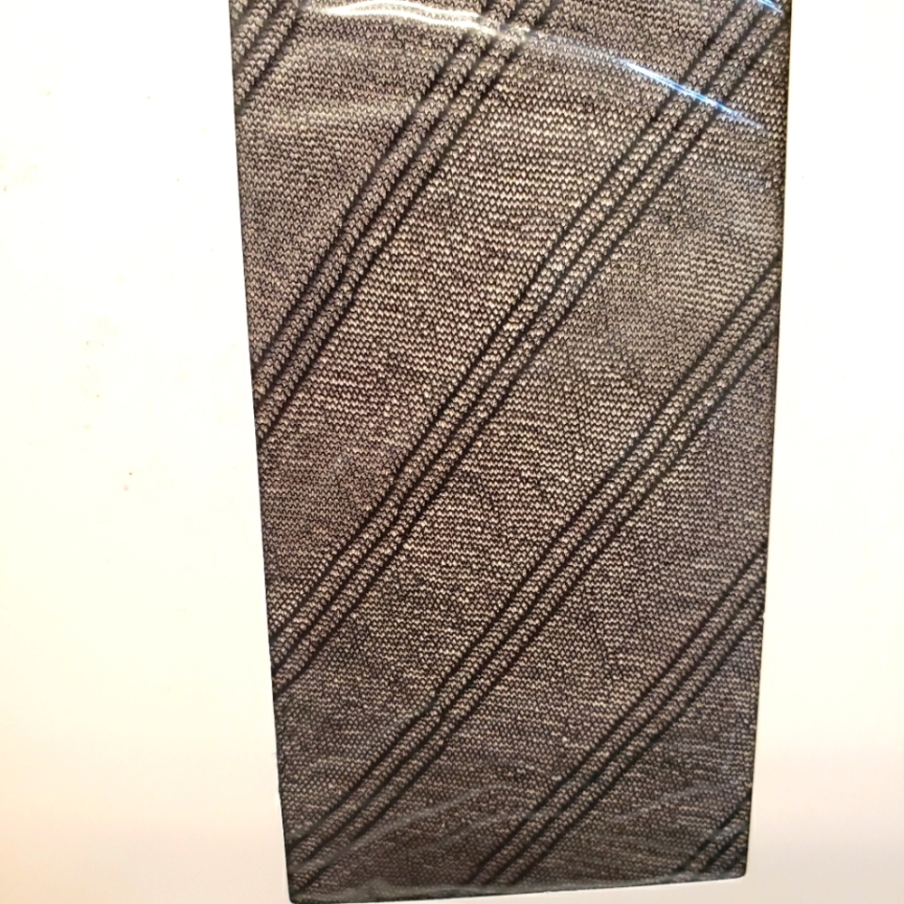 HANES 2 Pairs of Black Patterned Silk Reflections Sheer Fashion Tights--NWT--EF - Picture 5 of 9